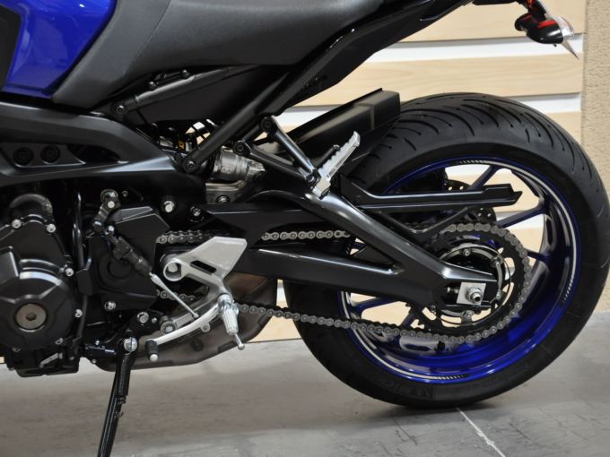 YAMAHA MT-09 4