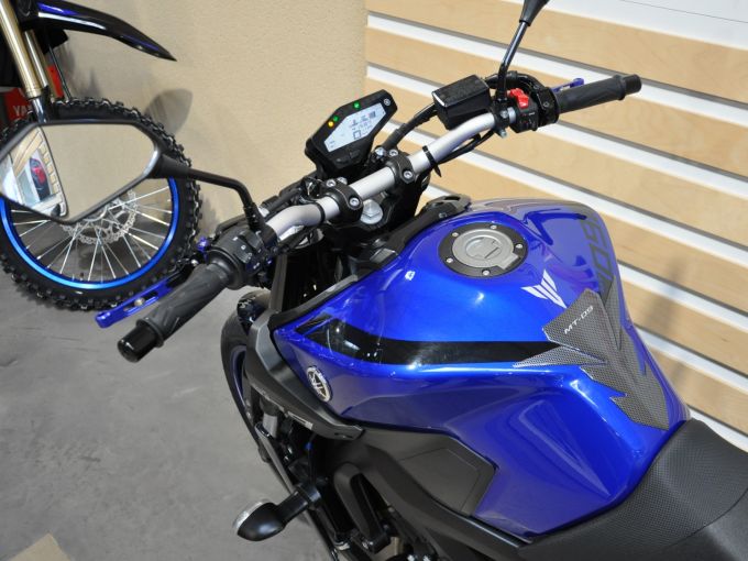 YAMAHA MT-09 4