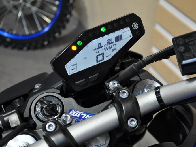 YAMAHA MT-09 4