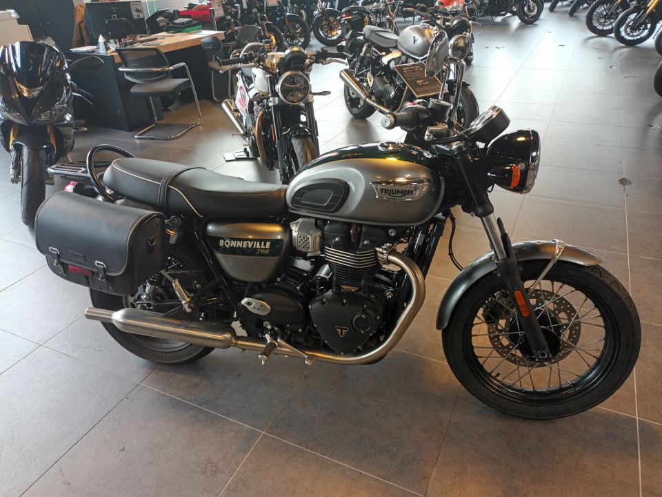 TRIUMPH Bonneville T100 GOLD LINE Edition 4