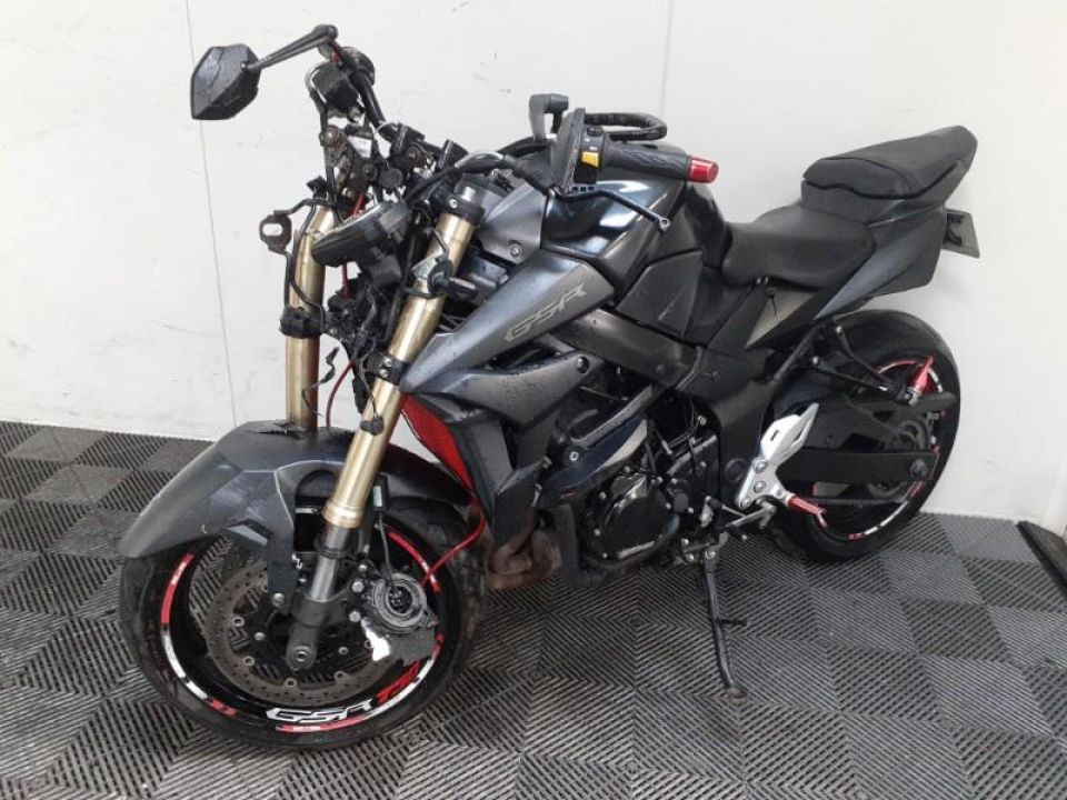 SUZUKI GSR 750 4