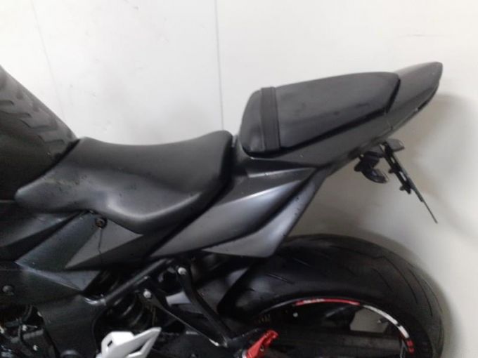 SUZUKI GSR 750 4