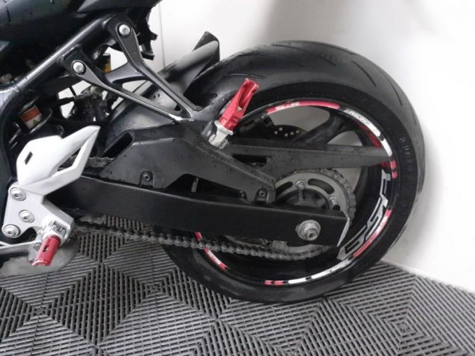 SUZUKI GSR 750 4