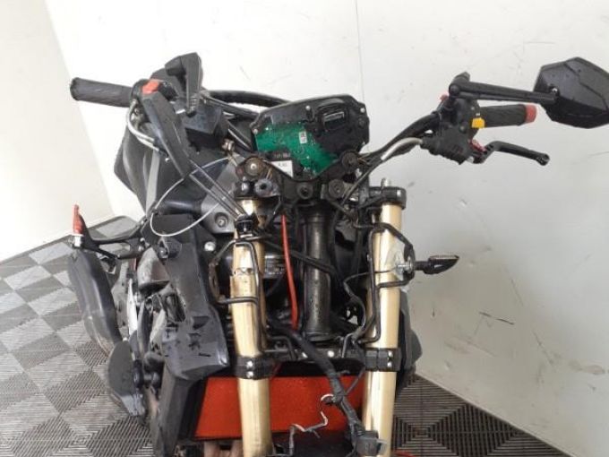 SUZUKI GSR 750 4