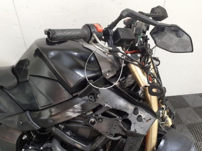 SUZUKI GSR 750 4
