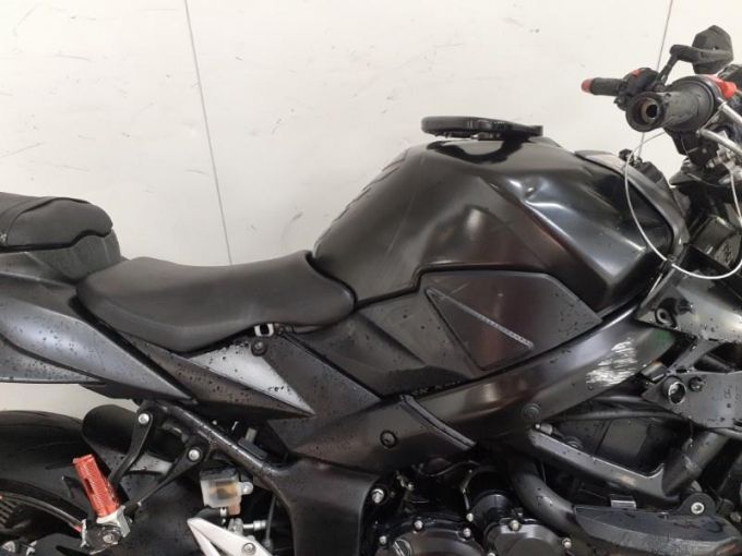 SUZUKI GSR 750 4