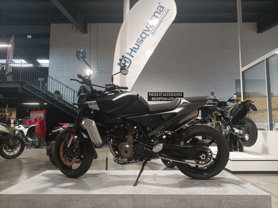 HUSQVARNA SVARTPILEN 801 4