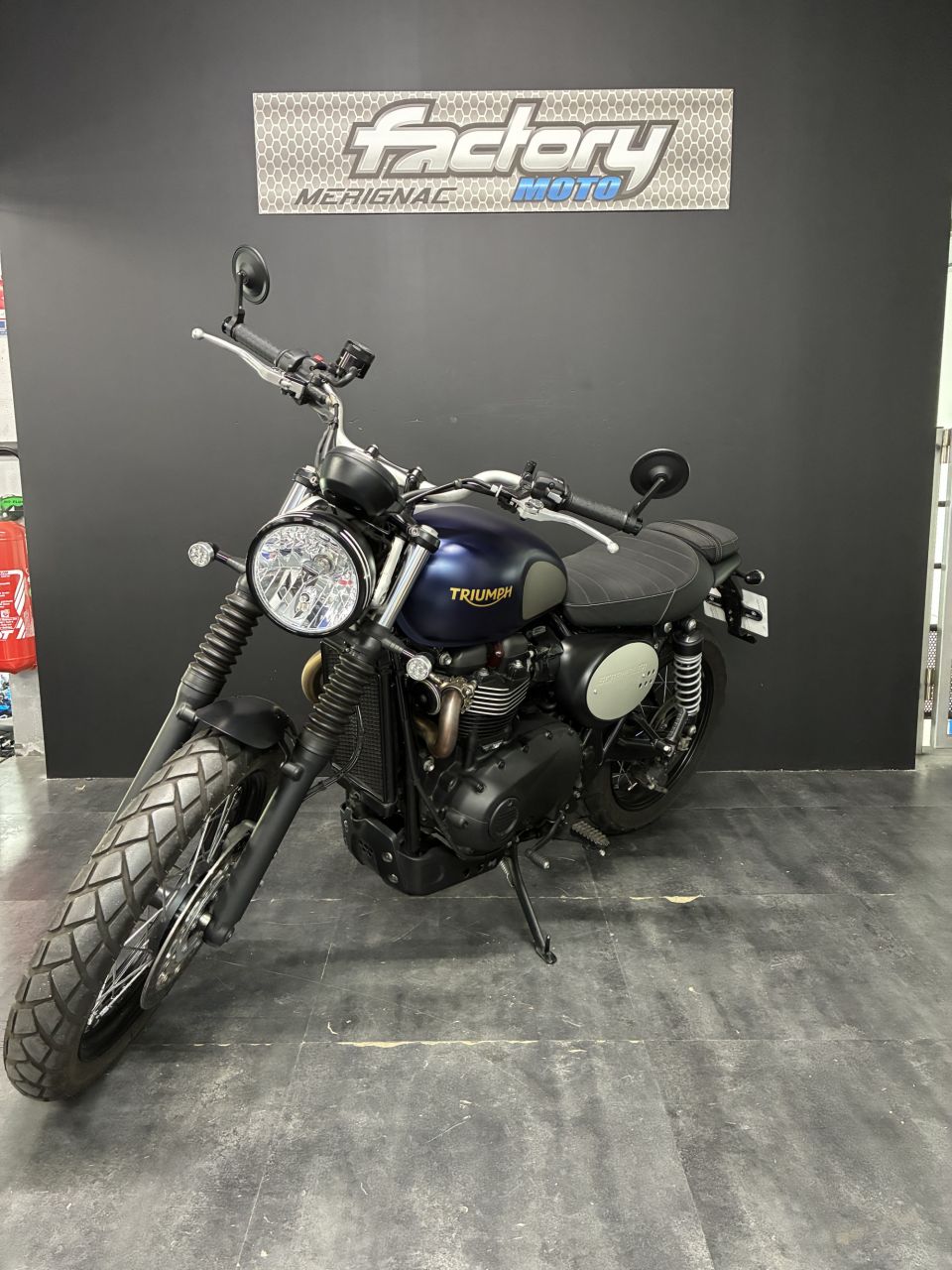 TRIUMPH STREET SCRAMBLER  900 4
