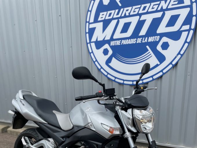 SUZUKI GSR 600 4