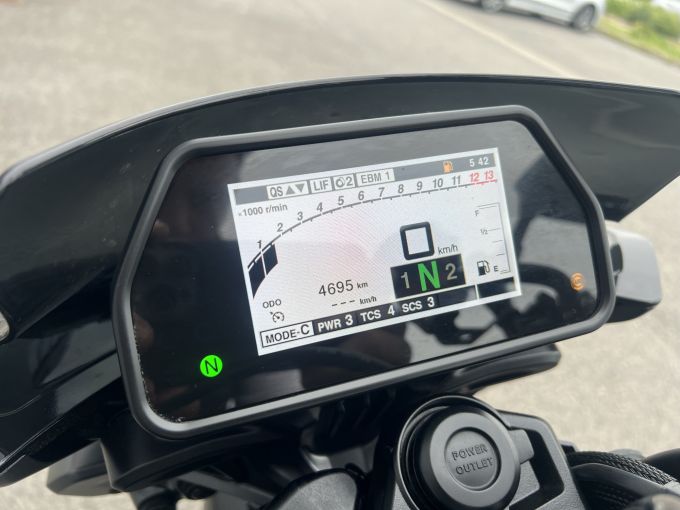 YAMAHA MT-10 4