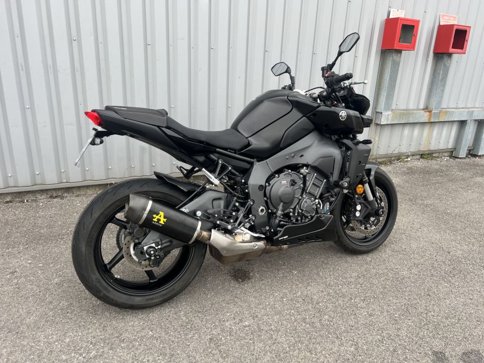 YAMAHA MT-10 4