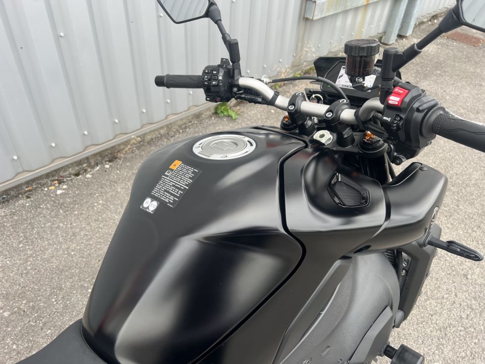 YAMAHA MT-10 4