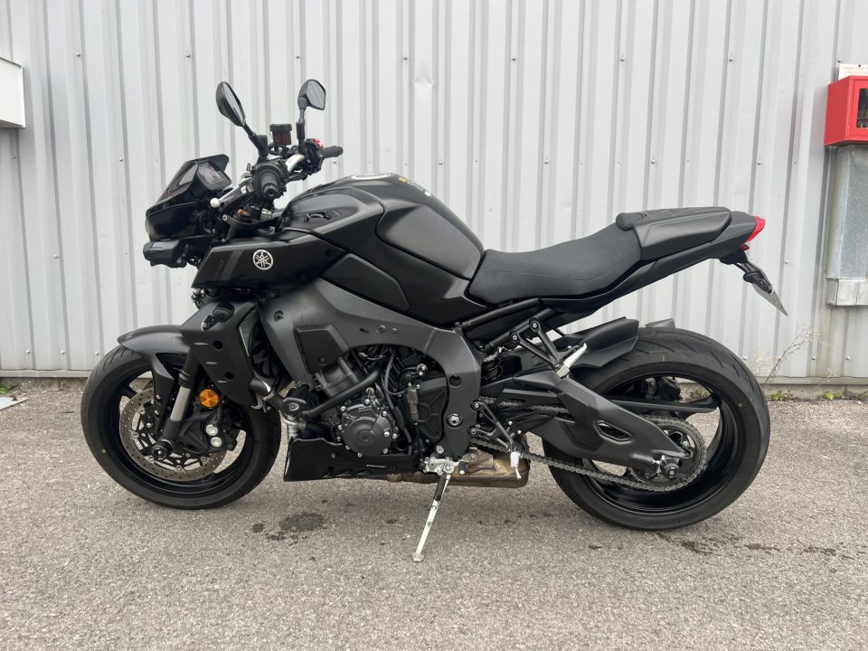 YAMAHA MT-10 4