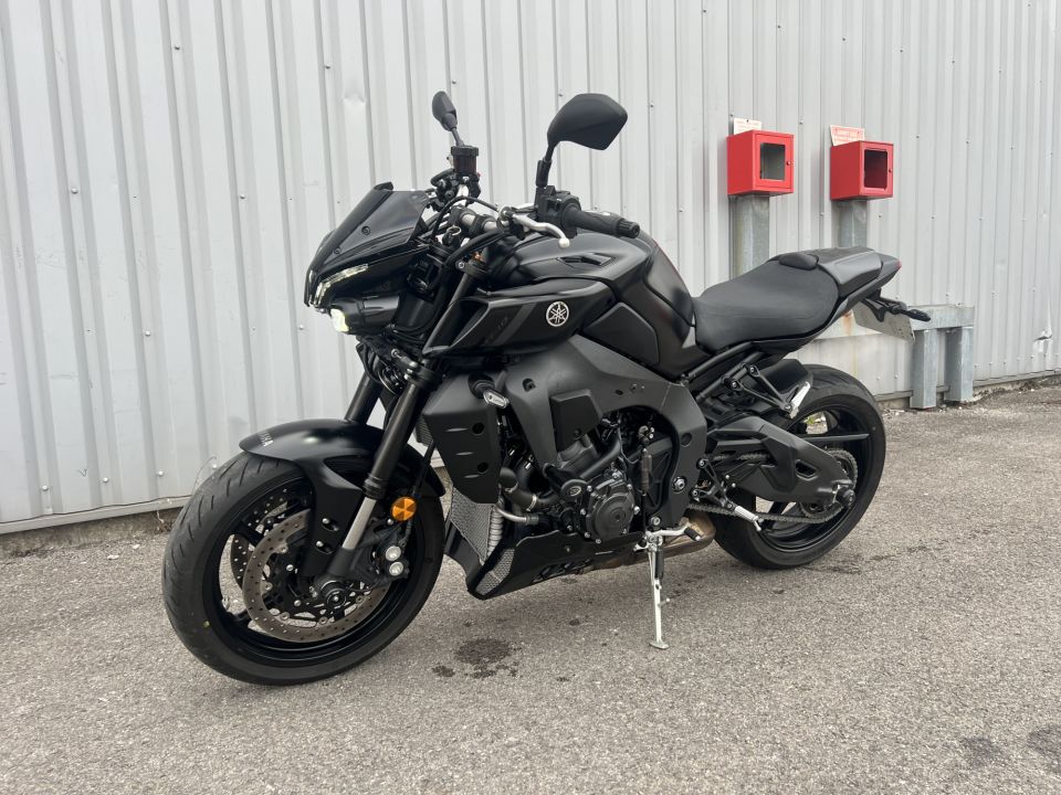 YAMAHA MT-10 4