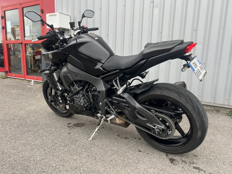 YAMAHA MT-10 4