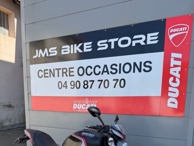 DUCATI MONSTER 821 4