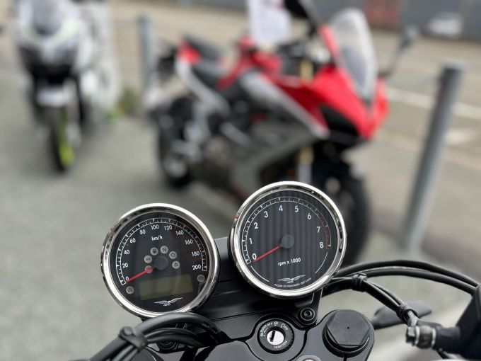 MOTO GUZZI V7 SPECIAL 4