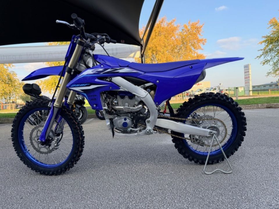 YAMAHA YZ250F 4