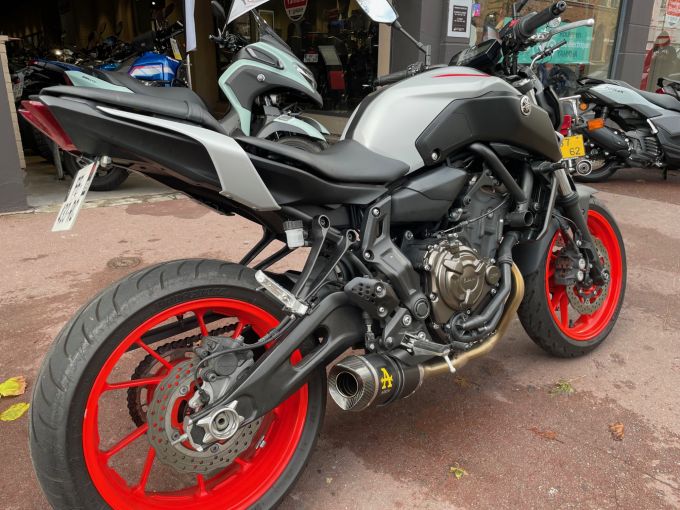 YAMAHA MT 07  MT07 A2 4