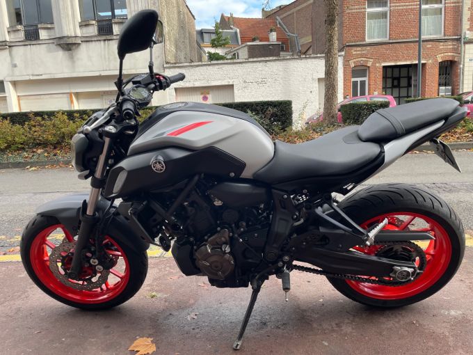YAMAHA MT 07  MT07 A2 4