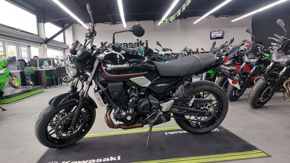 KAWASAKI Z 650 RS 4