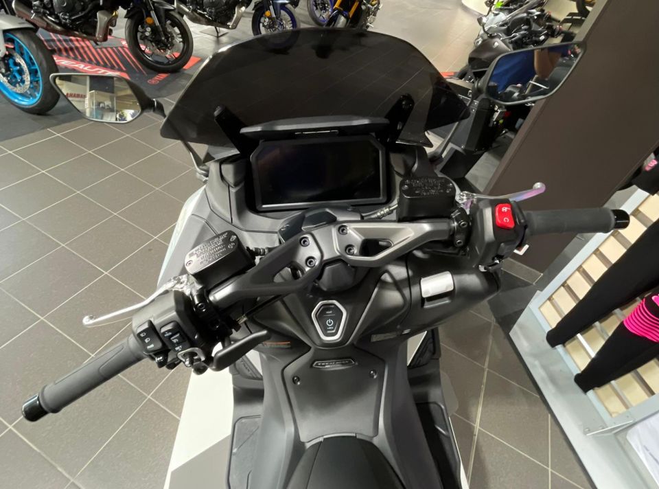 YAMAHA XP T-MAX 560 TECH MAX 4
