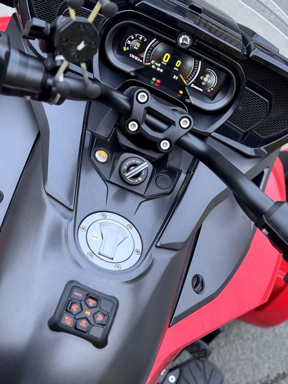 CAN-AM SPYDER F3-T LIM 4