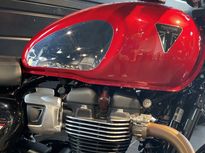 TRIUMPH SPEED TWIN 900 4