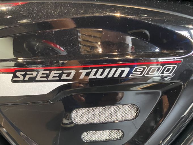 TRIUMPH SPEED TWIN 900 4
