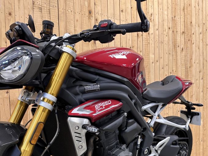 TRIUMPH SPEED TRIPLE 1200 RS 4