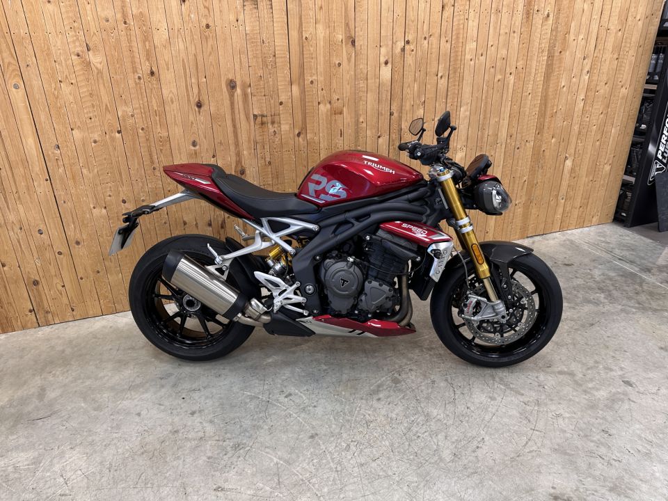TRIUMPH SPEED TRIPLE 1200 RS 4