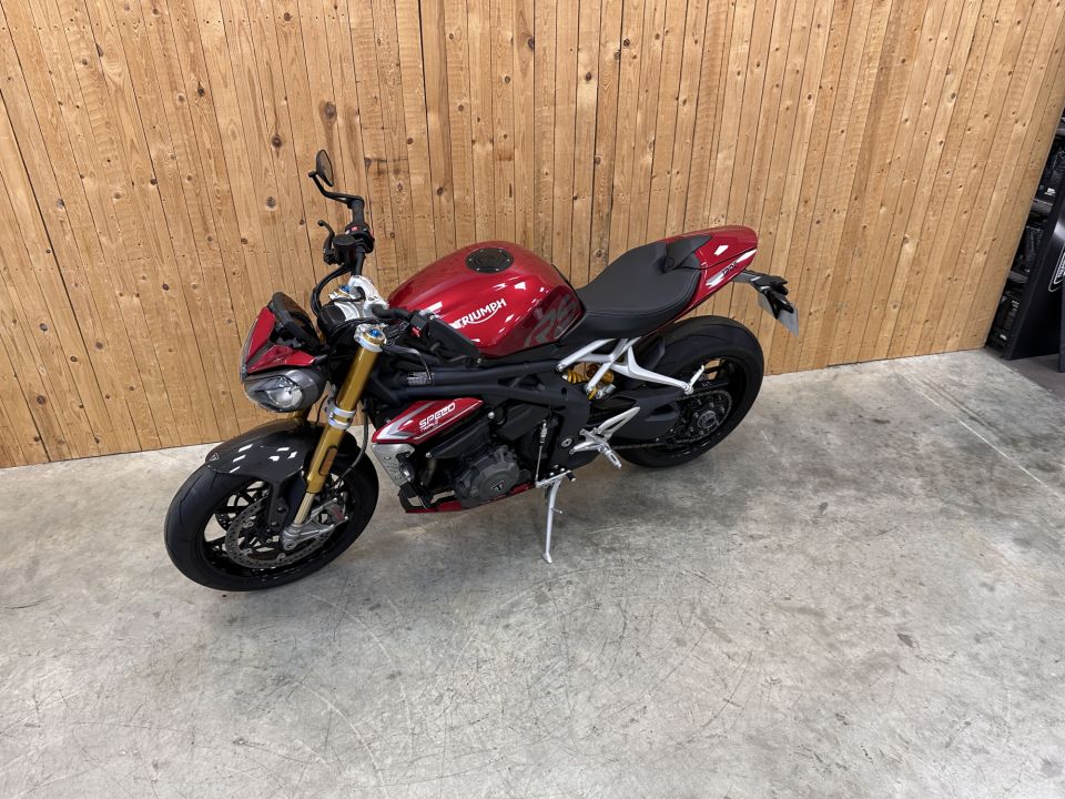 TRIUMPH SPEED TRIPLE 1200 RS 4