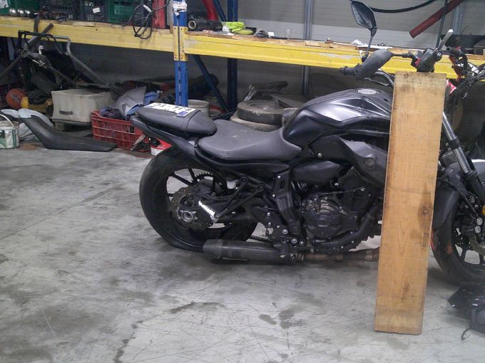 YAMAHA MT-07 4
