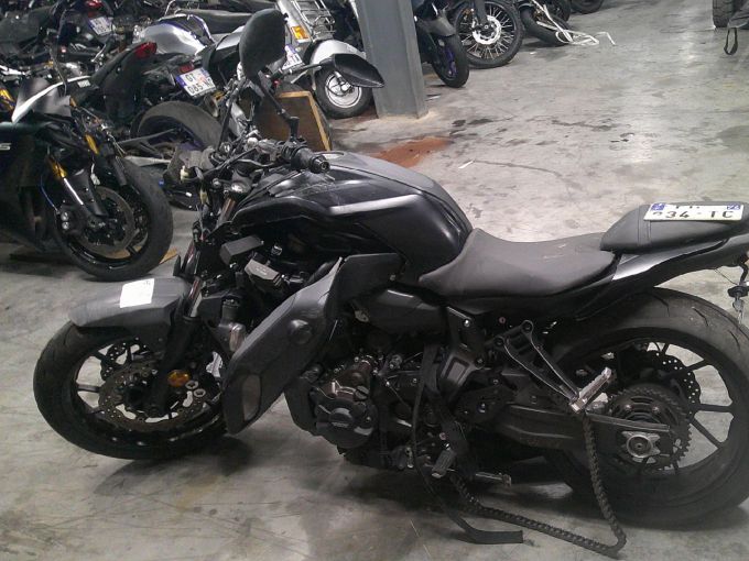 YAMAHA MT-07 4
