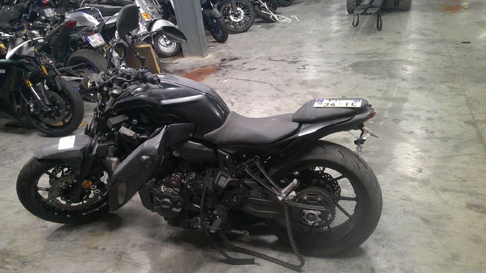YAMAHA MT-07 4