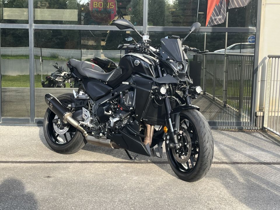 YAMAHA MT-09 4