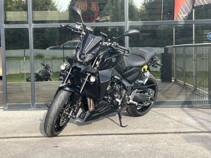 YAMAHA MT-09 4