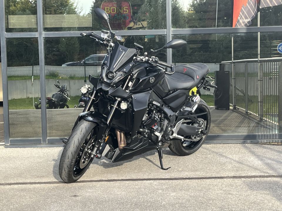 YAMAHA MT-09 4