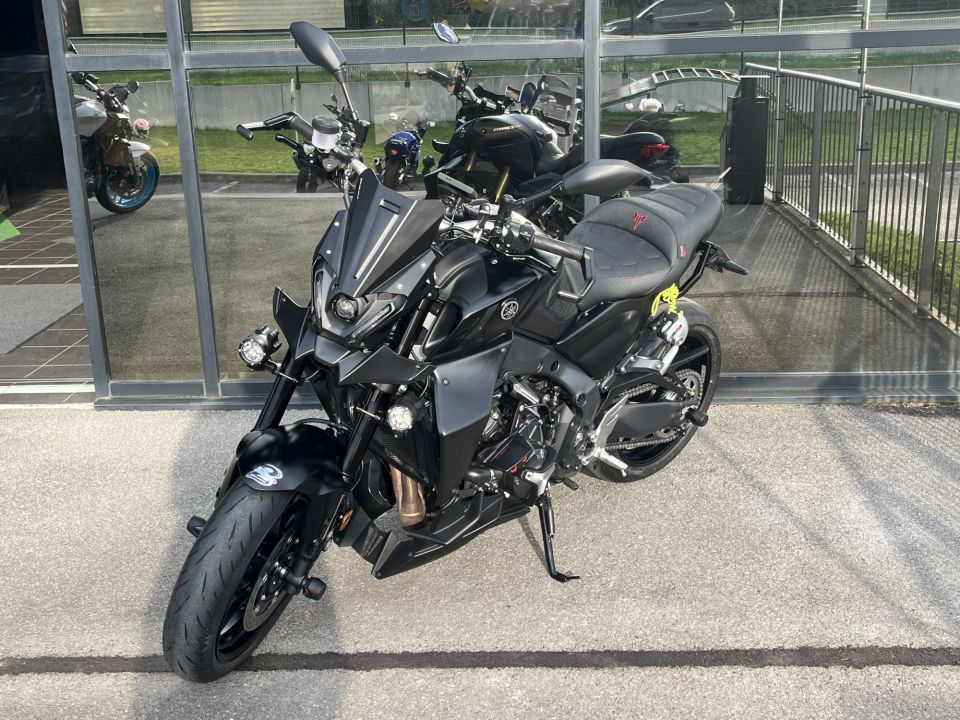 YAMAHA MT-09 4