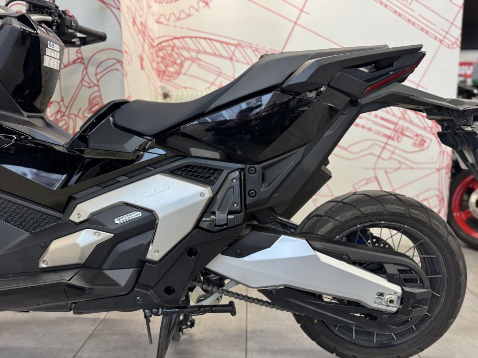 HONDA X-ADV 4