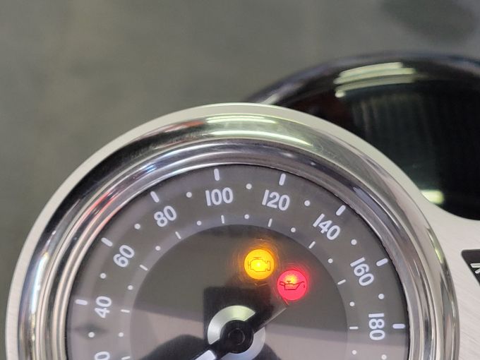 TRIUMPH Bonneville T100 4