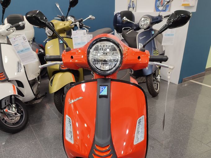 VESPA GTS SUPER SPORT 4