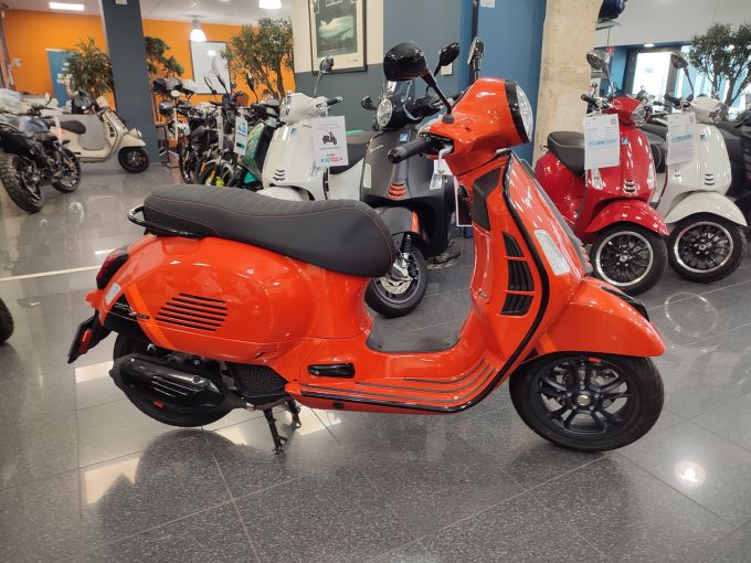 VESPA GTS SUPER SPORT 4