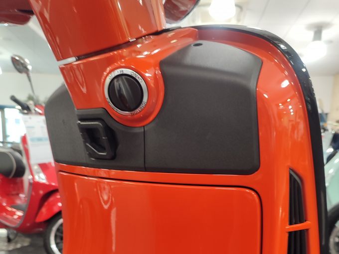 VESPA GTS SUPER SPORT 4
