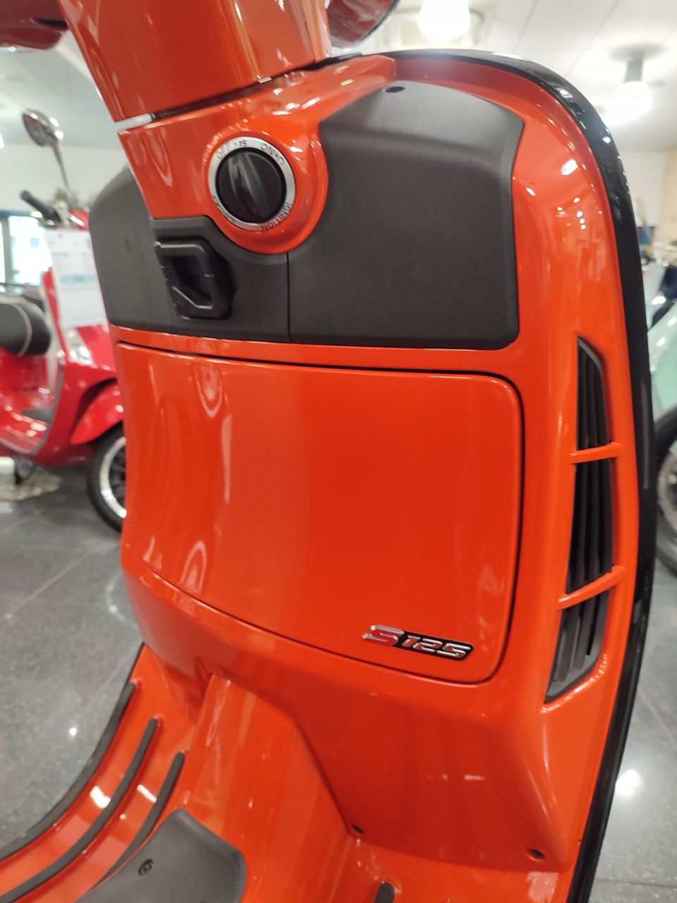 VESPA GTS SUPER SPORT 4