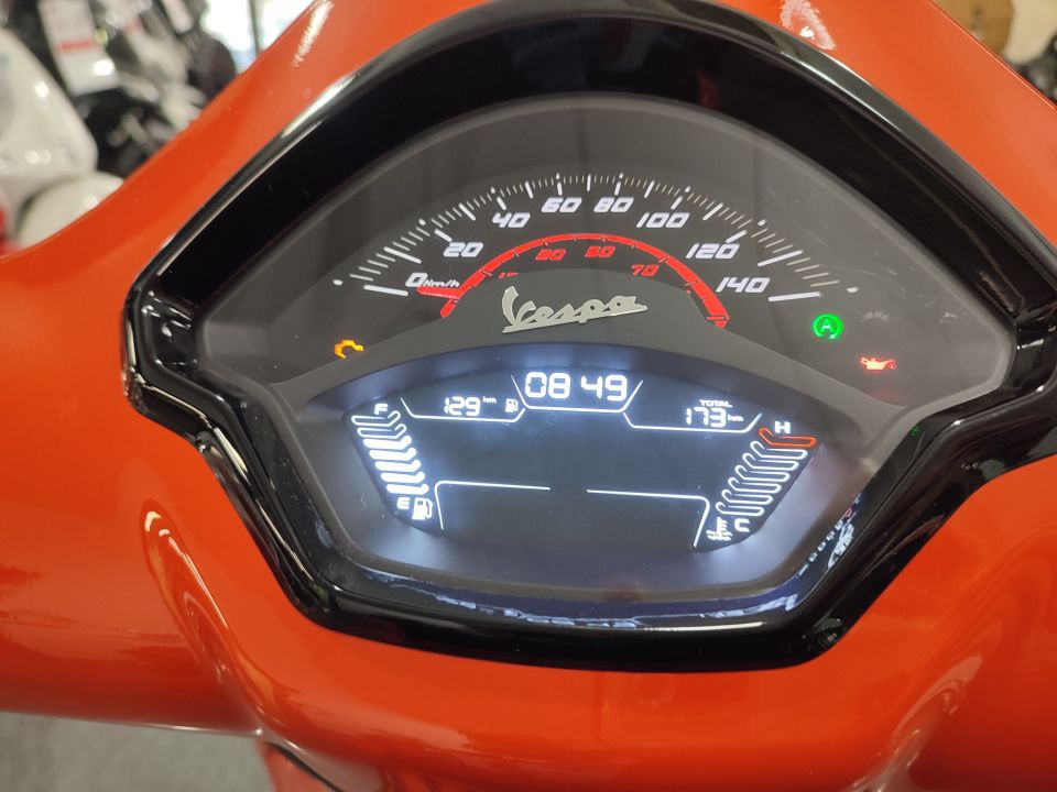 VESPA GTS SUPER SPORT 4