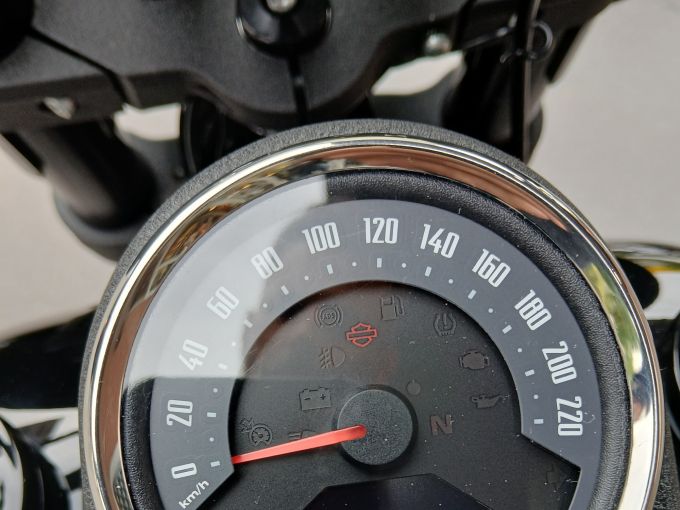 HARLEY-DAVIDSON SOFTAIL LOW RIDER 1868 S 4