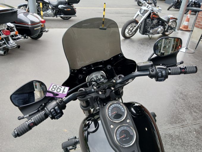 HARLEY-DAVIDSON SOFTAIL LOW RIDER 1868 S 4