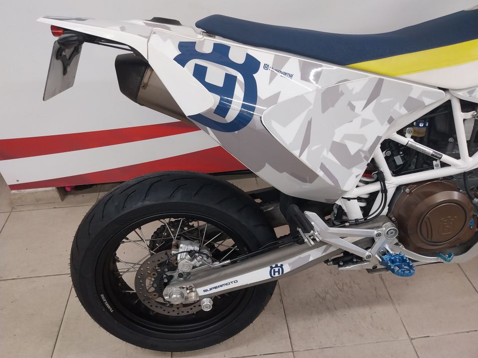 HUSQVARNA SUPERMOTO 4