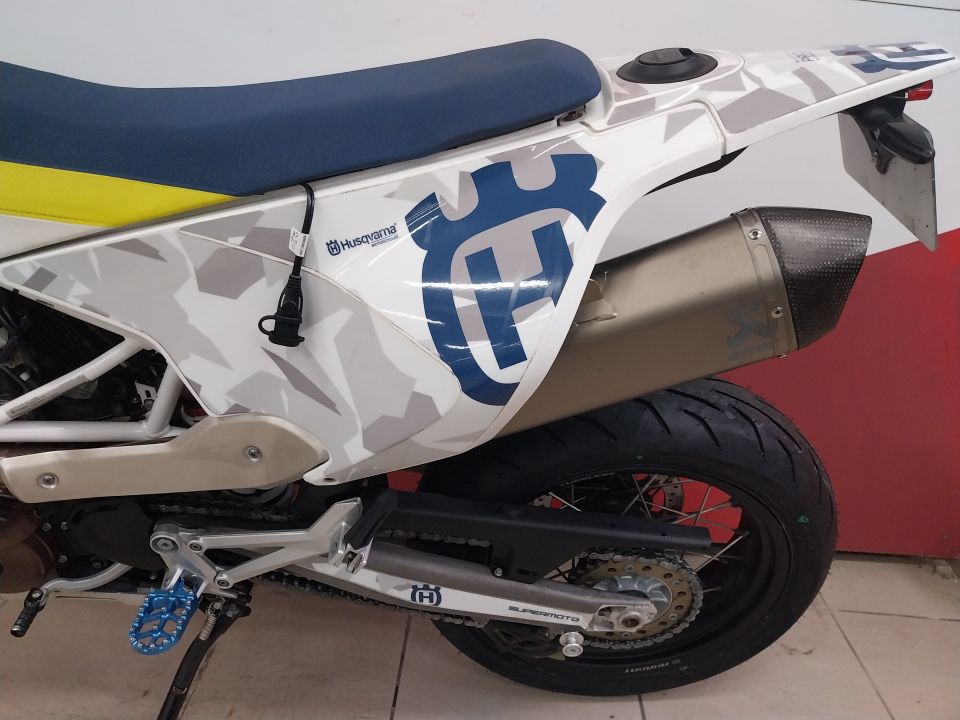 HUSQVARNA SUPERMOTO 4